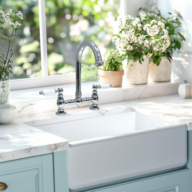 PB Nostalgic Brücken-Küchenarmatur Chrom mit rundem Auslauf und weißen Griffen PBN.CHR.R.WH