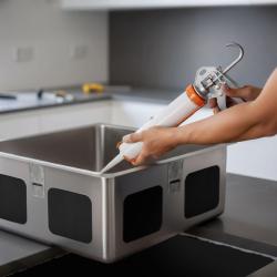 Säurefreier Silikonkleber für die Unterbau-Montage von Edelstahlspülen