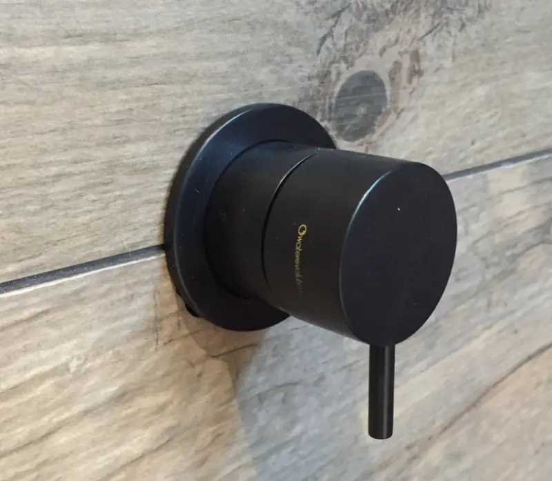 Waterevolution Flow Unterputz 2-Wege-Umsteller mattschwarz mit runder Rosette T1482SPR