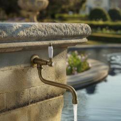 PB Classic Wand-Kaltwasserarmatur mit weißem Griff und langem Auslauf, Bronze 1208853602