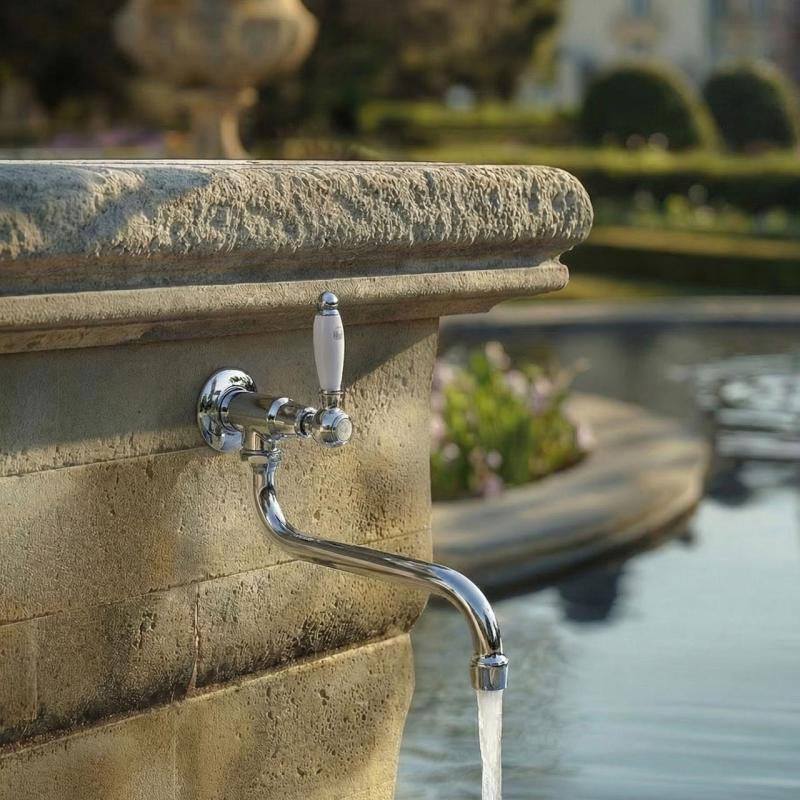 PB Classic Wand-Kaltwasserarmatur mit weißem Griff und langem Auslauf, Chrom 1208853612