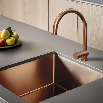 Waterevolution Flow Küchenarmatur PVD gebürstetes Kupfer mit ausziehbarem Auslauf T155CPE