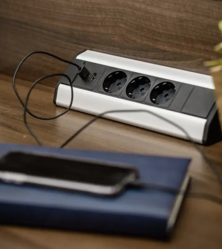 Indux Eck-Küchensteckdose mit 3 Steckdosen Stift-Erdung Typ E und 2 USB-Ladegeräten 1208957442