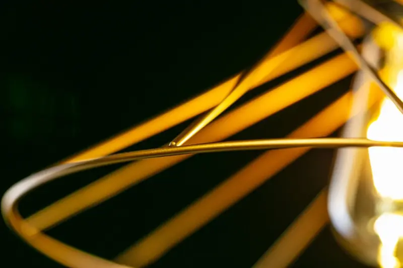 Decor Tilia moderne goldfarbene dekorative Draht-Pendelleuchte 7863