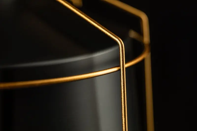 Decor Goa schwarze Pendelleuchte mit dekorativem Goldrahmen 3512