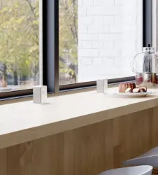 Indux Push ausziehbare weiße Steckdose Stift-Erdung Typ E, mit 1xUSB A und 1xUSB C mit Edelstahlabdeckung 1208957929