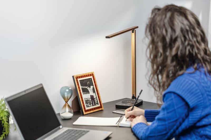 Decor Schreibtischlampe Bressi 8W 450lm AC220-240V 3-CCT Wireless Charging USB PF>0 5 RA>80 Schwarz / Gold 1208962479