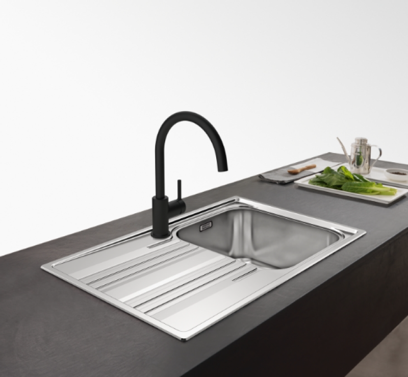 Franke Lina XL Küchenarmatur Schwarz mit Schwenkauslauf 115.0626.019