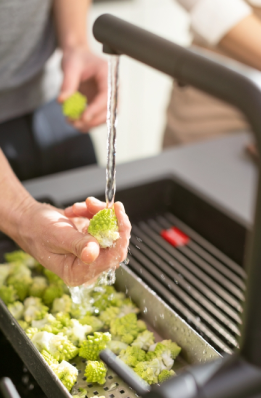 Franke Active Twist Einhebelmischer Schwarz mit Ausziehbarem Auslauf und Integrierter Ablaufsteuerung 115.0669.769