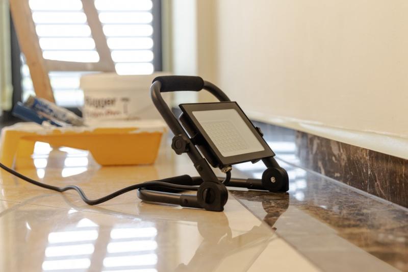 NELI Tragbarer Scheinwerfer, LED, 50W, 4500lm, 6400K, AC220-240V, IP65, 1,5m Kabel