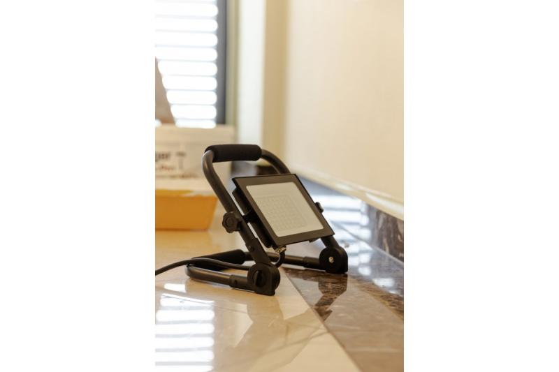 NELI Tragbarer Scheinwerfer, LED, 50W, 4500lm, 6400K, AC220-240V, IP65, 1,5m Kabel