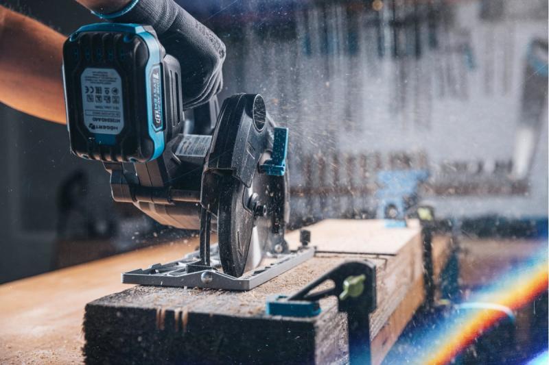 HÖGERT Akku-Kreissäge, 18V, ohne Akku, Staubsaugeranschluss