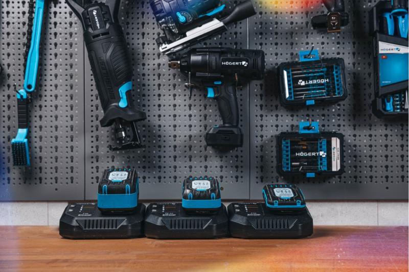 HÖGERT Akkuladegerät 4A 18V