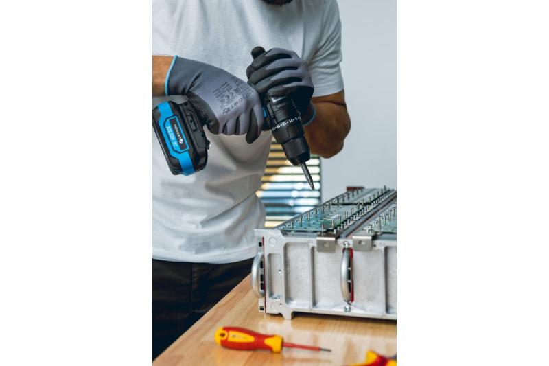 HÖGERT Akkubohrmaschine 18V, Set mit Akku, Ladegerät, Bithalter, Bohrmagazin