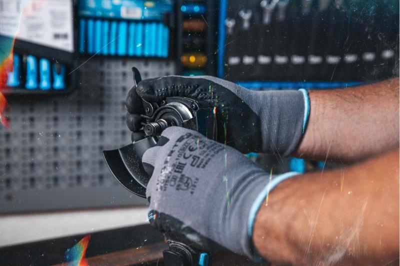 HÖGERT Kabelloser Winkelschleifer mit Paddelschalter, 125MM, 18V, Set mit Akku, Ladegerät, Zubehör