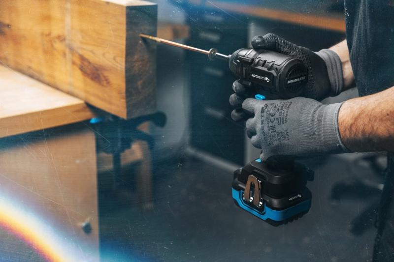 HÖGERT Brushless Akku-Bügeleisen 18V, Set mit Akku, Ladegerät und Zubehör