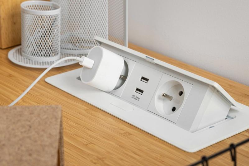 Weiches, ausziehbares Steckdosenmodul.