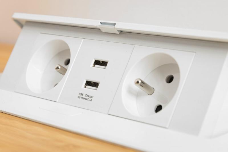 Weiches, ausziehbares Steckdosenmodul.