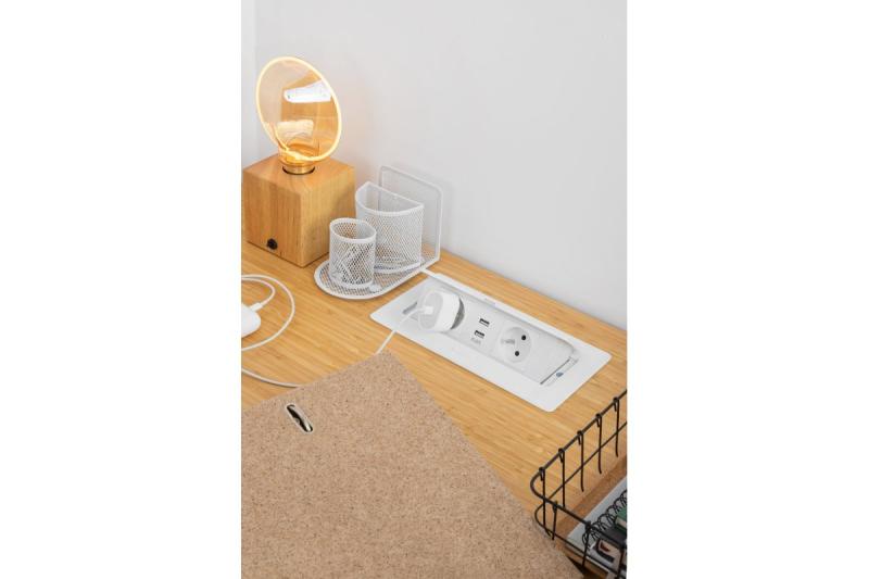 Weiches, ausziehbares Steckdosenmodul.