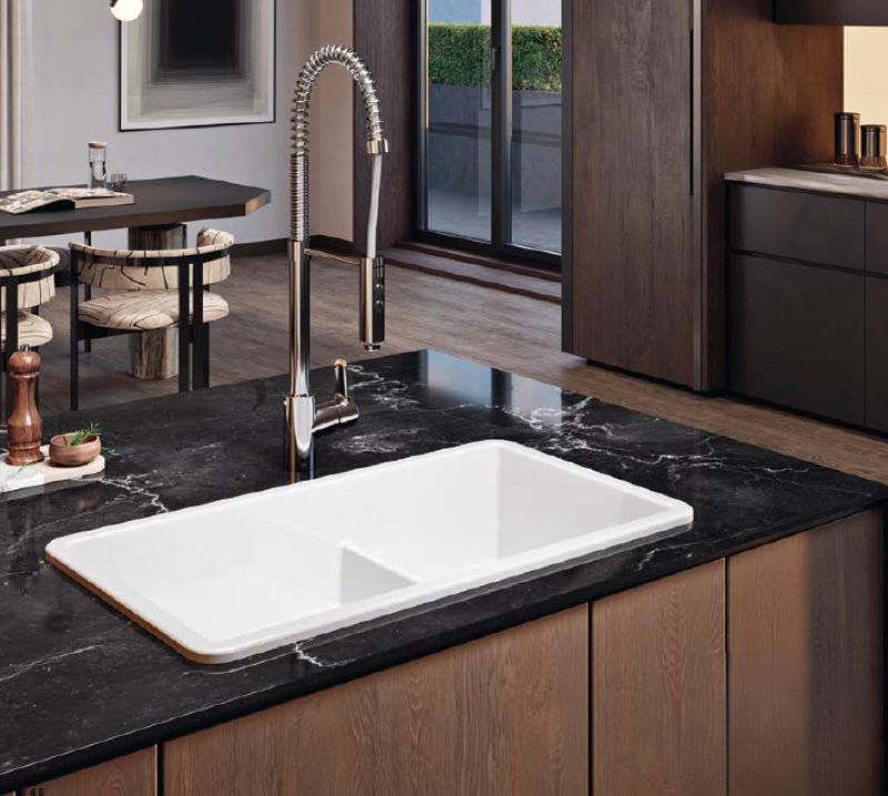 Ausmann Ceramic Ember Keramische Weiße Anderthalb Schüssel Aufbau und Unterbau 733 x 401 mm mit goldenen Steckern 1208971518