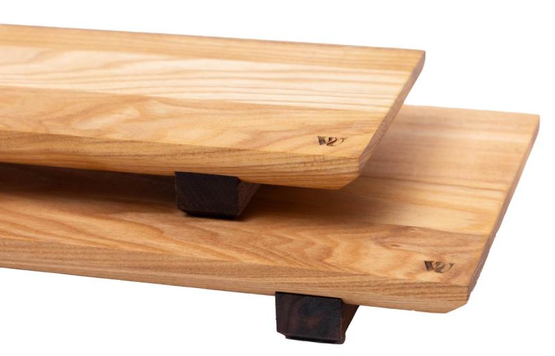 Woodsea Sushi M - Eschenholz Sushibrett mit Walnussholzfüßen 30x17 cm 1208971585