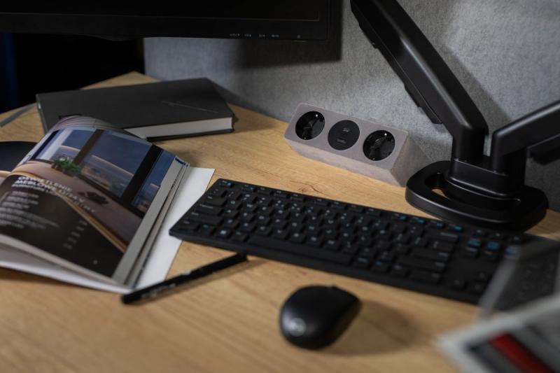 Möbelsteckdose SOFITO, 2xSCHUKO, USB A+C, Kabel 1,5 m, grauer Flock