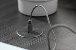 Kabelloses Ladegerät mit Schnellladung, versenkt, schwarz