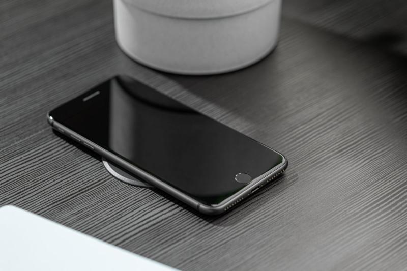 Kabelloses Ladegerät mit Schnellladung, versenkt, schwarz