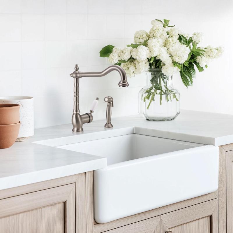 PB Nostalgische ausziehbare Küchenhandbrause im klassischen Edelstahl-Design